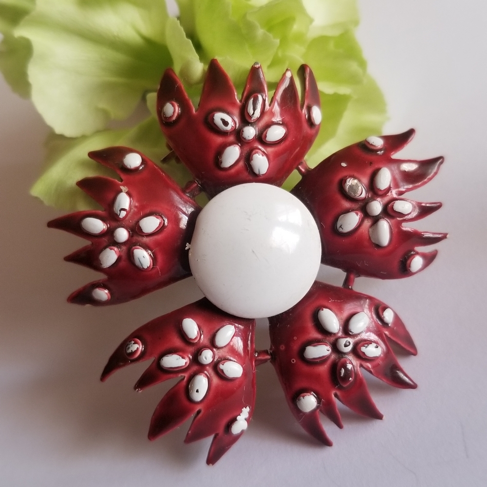 Vintage flower brooch dark maroon red and white enamel gold tone pin